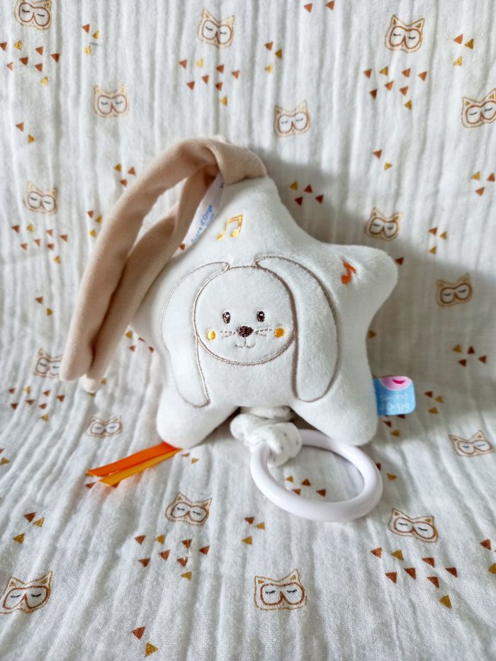 Doudou musical Sucre d'Orge