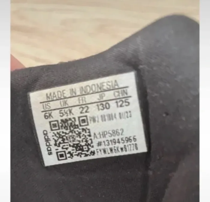 Baskets adidas à scratch rose et noires taille 22 en très bon état - photo numéro 4