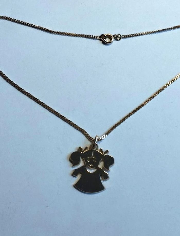 Chaine et pendentif fille à couettes doré - photo numéro 3