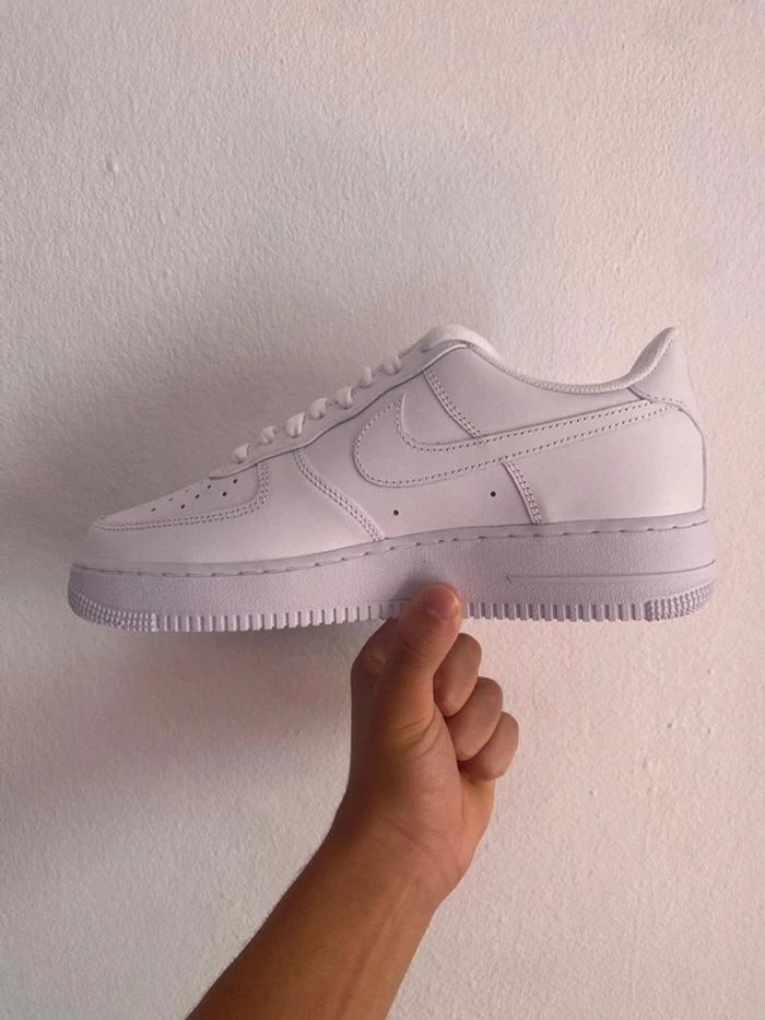 Nike Air Force 1 Taille 38.5 - photo numéro 3