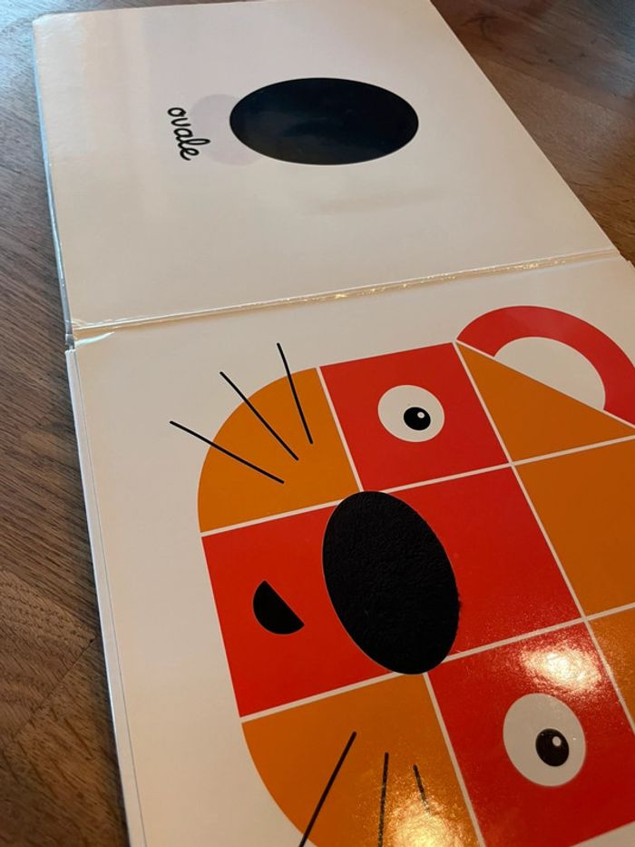 Livre cartonné à toucher Les formes à toucher - photo numéro 13