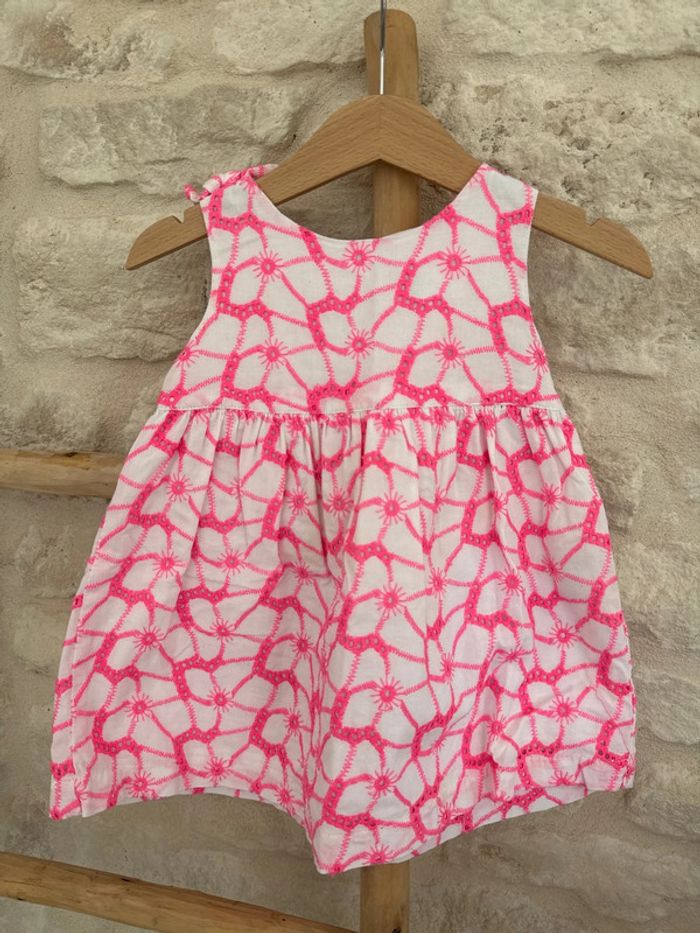Robe rose fluo et blanc 12 mois - 4 €