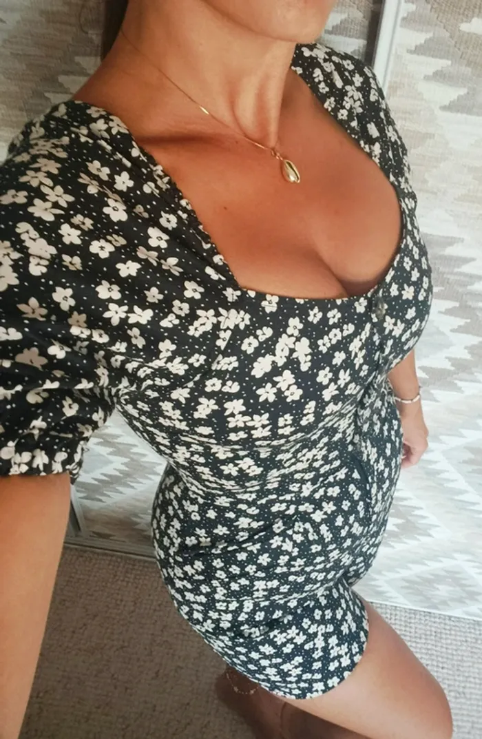 Combishort H&M 36 noir fleuri blanche manches courtes bouffantes - photo numéro 4