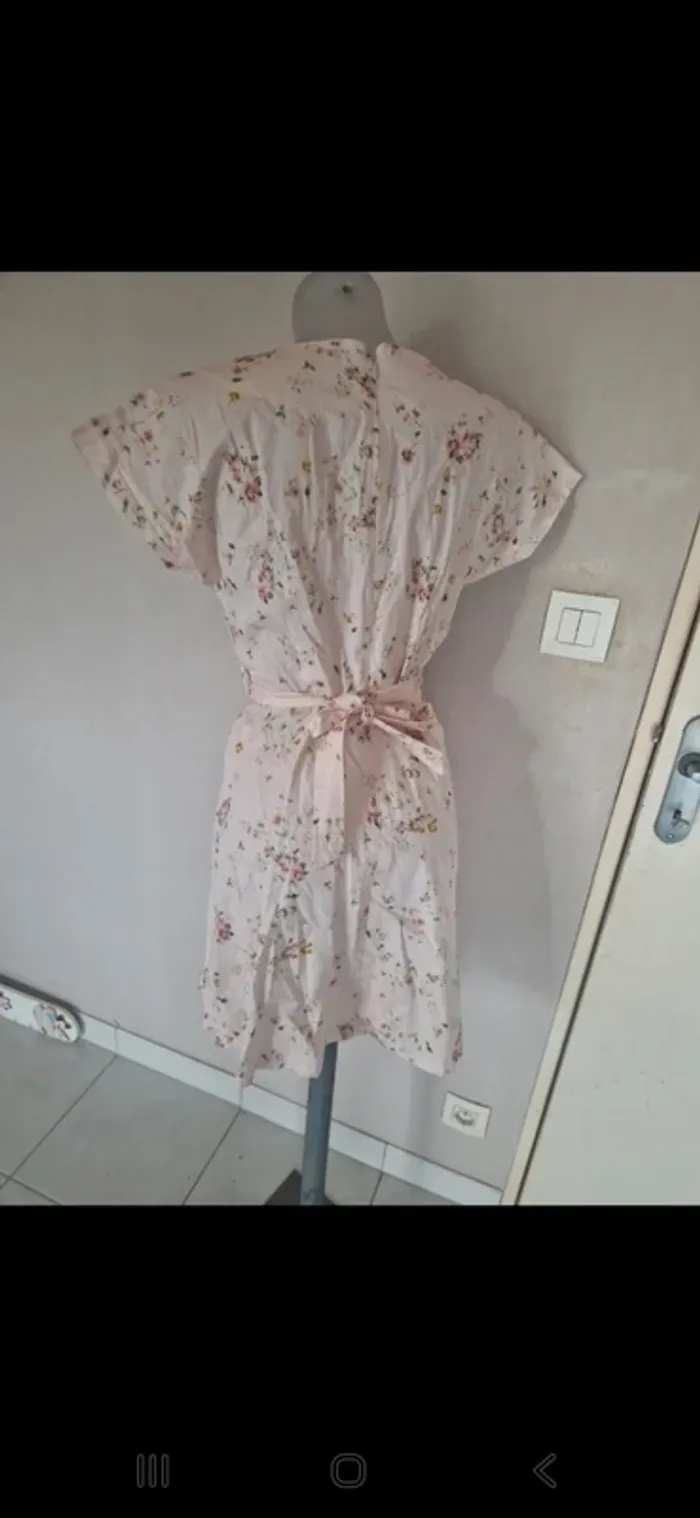 Belle robe fleurie rose etam taille 36 très bon état - photo numéro 4