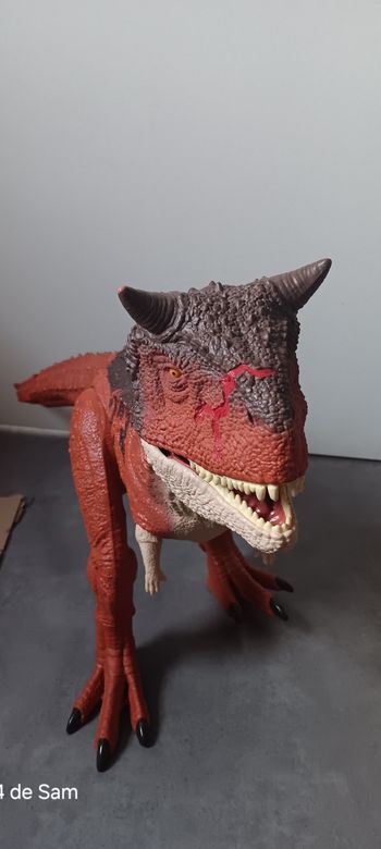 Carnotaure super colossal jurassic world
