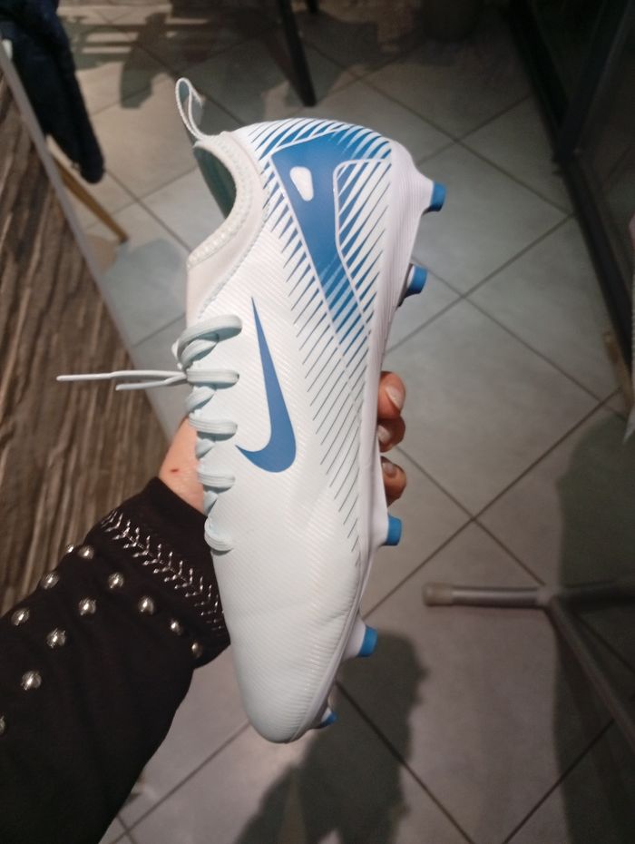 Crampon Nike  38.5 - photo numéro 3