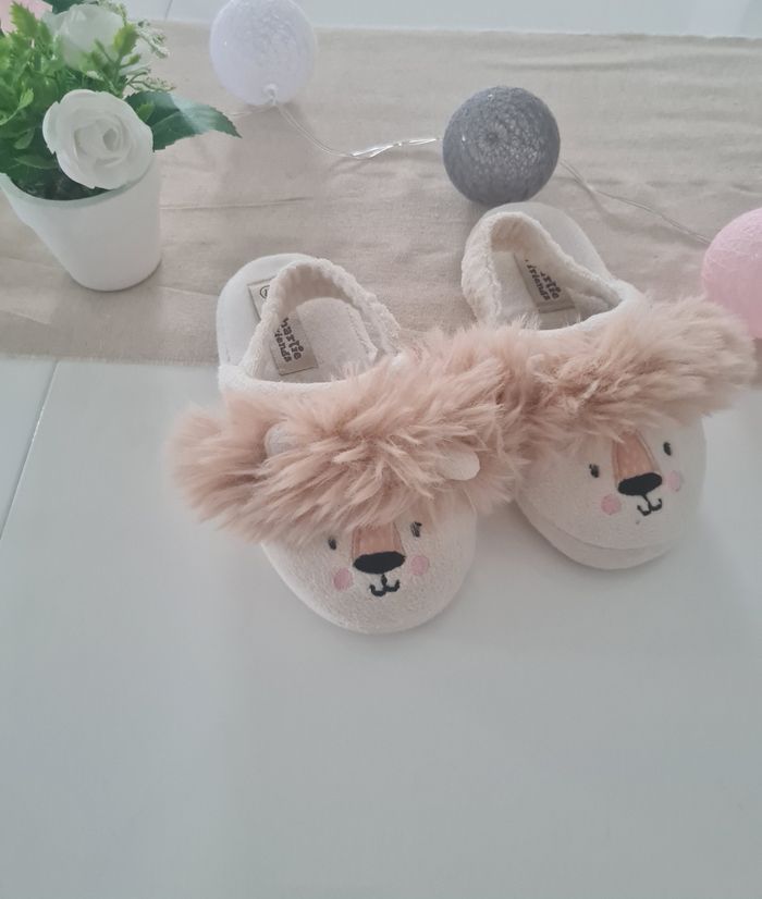 🦁 Chaussons lion fille – Taille 27 – Neufs et tout doux