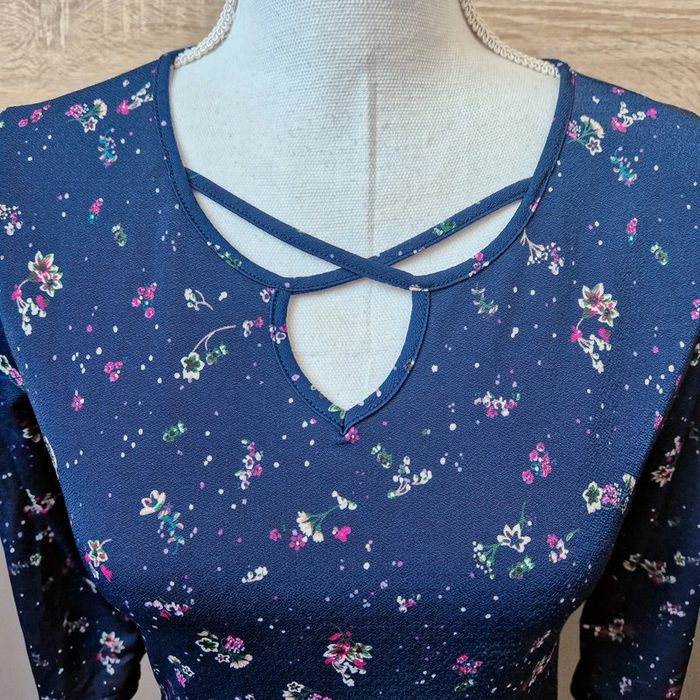 Haut manches 3/4 fleuri. - photo numéro 2