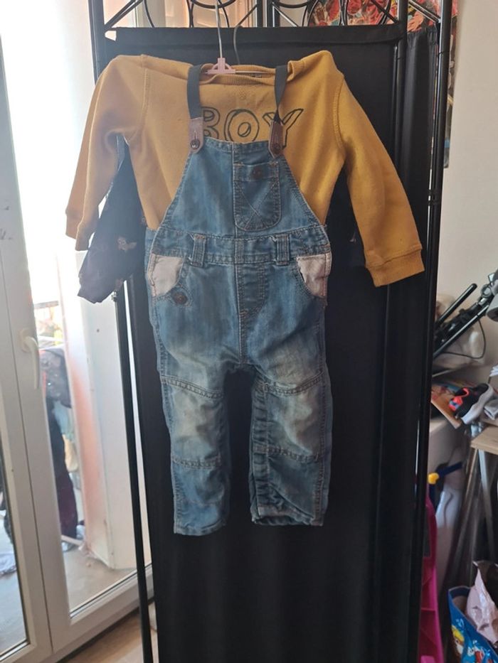Salopette en jean et son pull - photo numéro 2