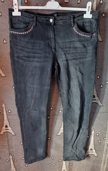 Jean noir avec broderie taille 44
