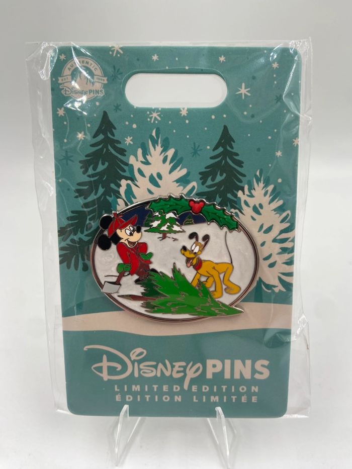 Lot de 3 Pin's Disney Noël - Édition Limitée / Tic&Tac, Wayne et Lanny, belle et le clochard - photo numéro 2