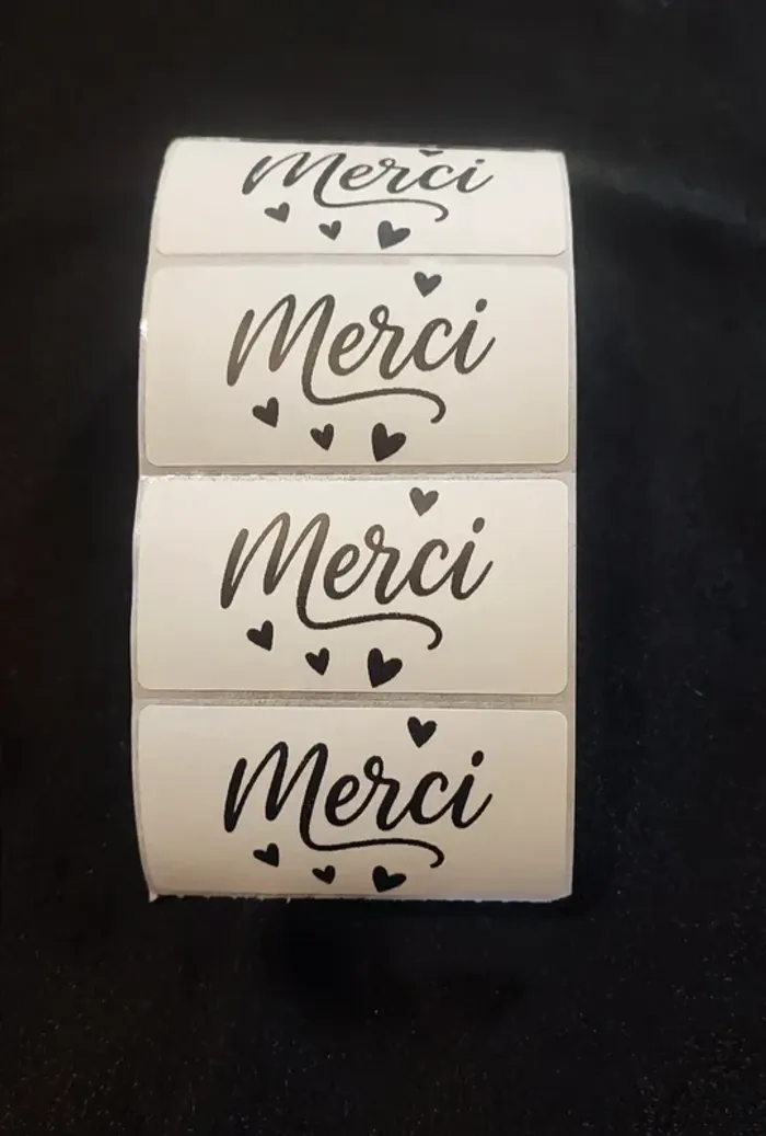 Lot 25 étiquettes autocollantes “Merci” 60x30 mm
