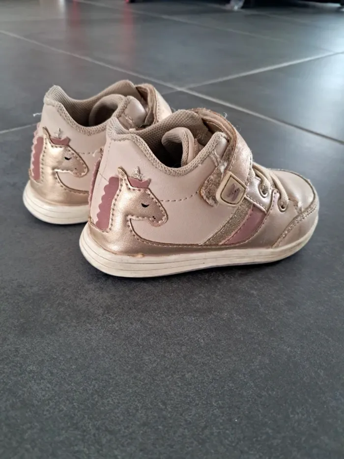 Chaussures T.23 - photo numéro 2