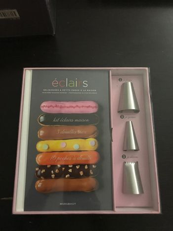 Coffret livres éclairs religieuses et petits clous maison