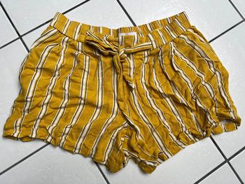 Short à rayures