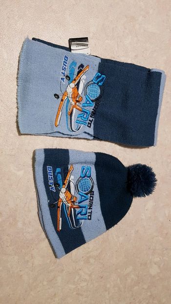 Ensemble bonnet écharpe 3 ans environ. 54