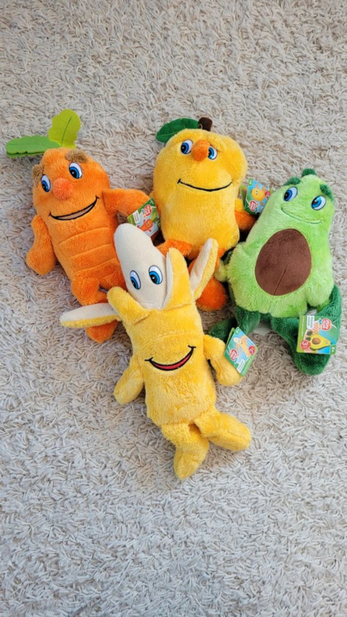 Lot 4 peluches fruits et légumes neuves