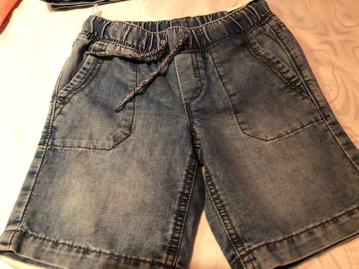 Short en jeans garçon neuf 7 ans - photo numéro 2