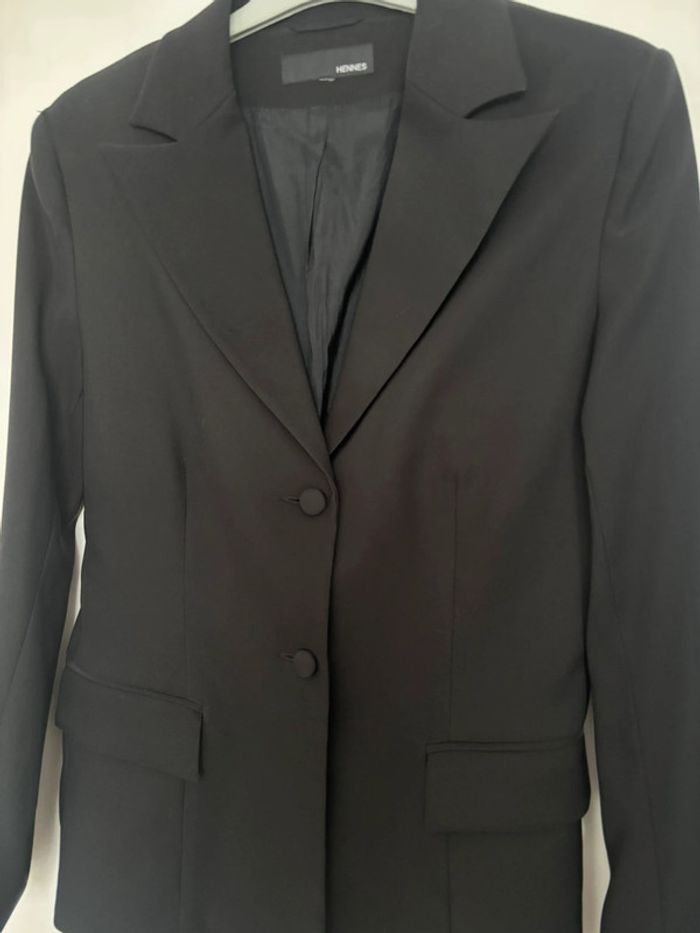 Très belle veste noire T38 - photo numéro 2