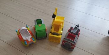 4 véhicules Pat patrouille