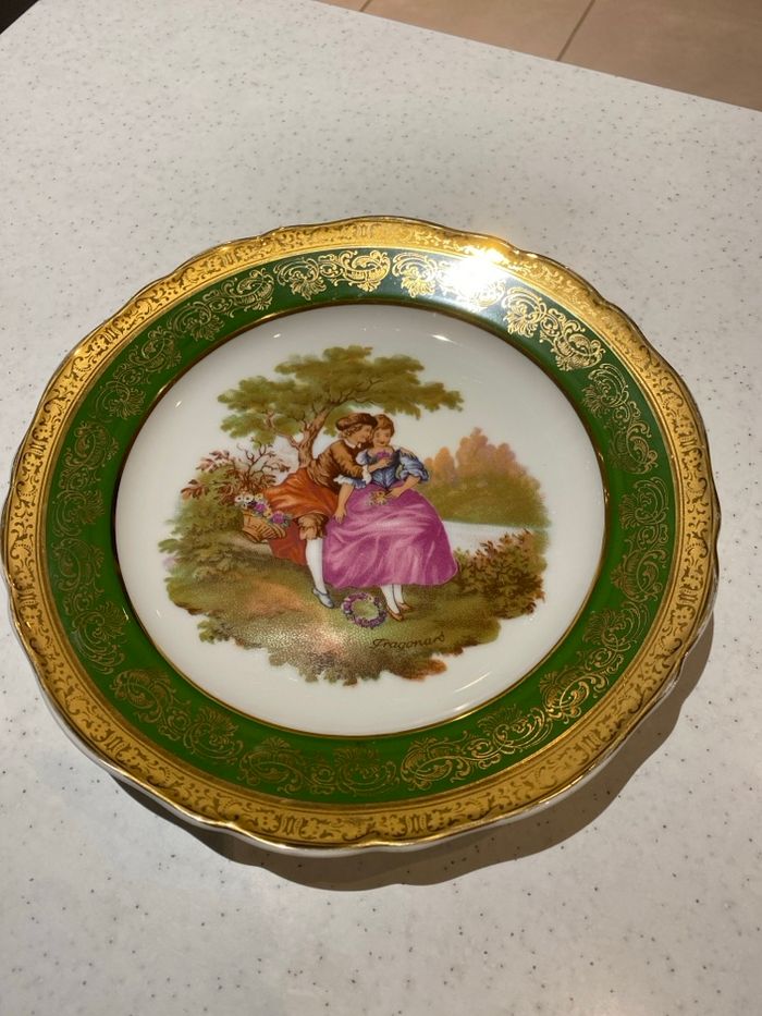 Jolie assiette porcelaine 25 cm