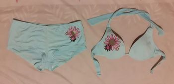 Maillot de bain bleu à fleurs