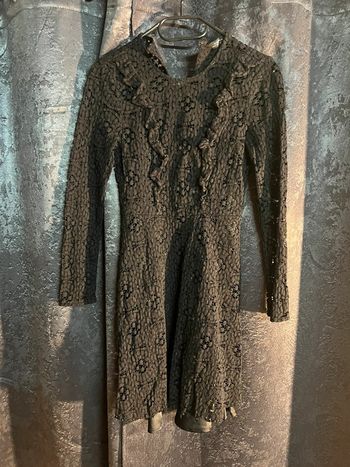 Robe noire en dentelle
