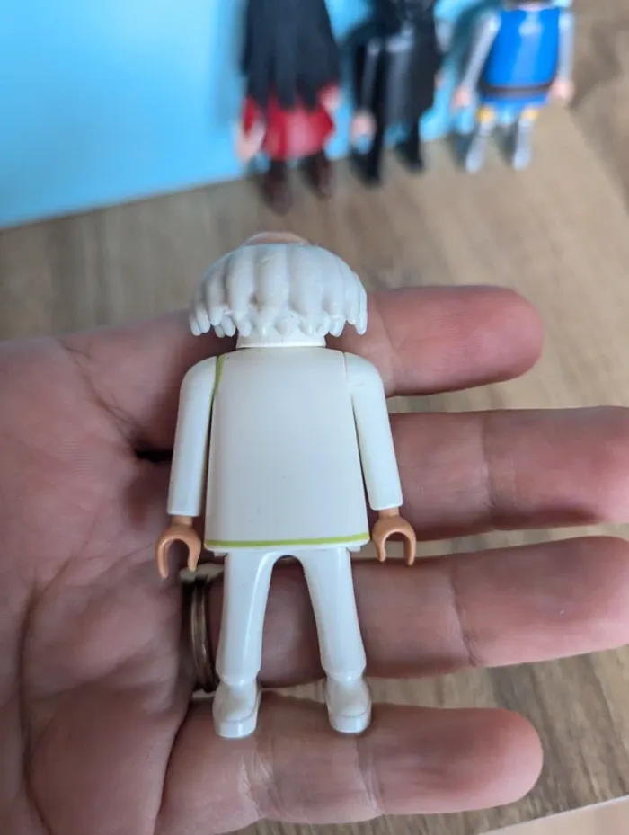 Lot de 4 figurines playmobil super 4 - photo numéro 4