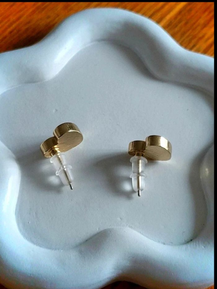 Boucles d’oreilles cœur rose et doré – clous fins féminins – bijou fantaisie romantique élégant - photo numéro 9