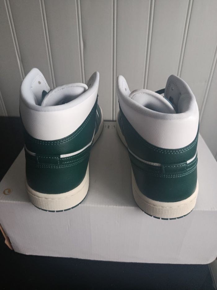 Air Jordan 1 MID Authentique 
Neuf - photo numéro 6