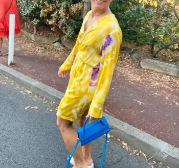 Robe jaune satinée tie and die jaune