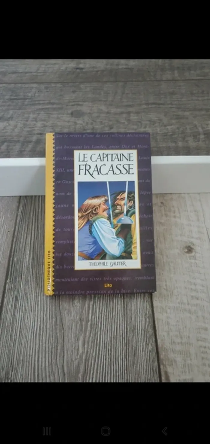 Livre Le capitaine Fracasse - bibliothèque Lito