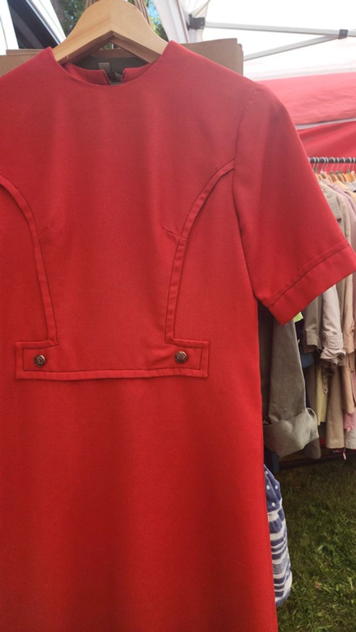 Magnifique robe annees 70's rouge, droite et structurée. Taille 40 - photo numéro 5