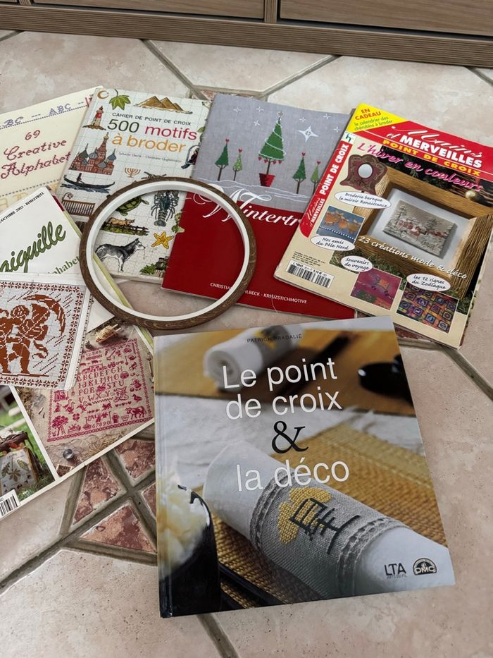 Catalogues/livres point de croix - photo numéro 2