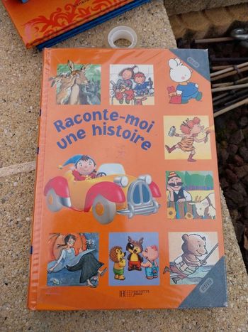 Livre raconte moi une histoire.