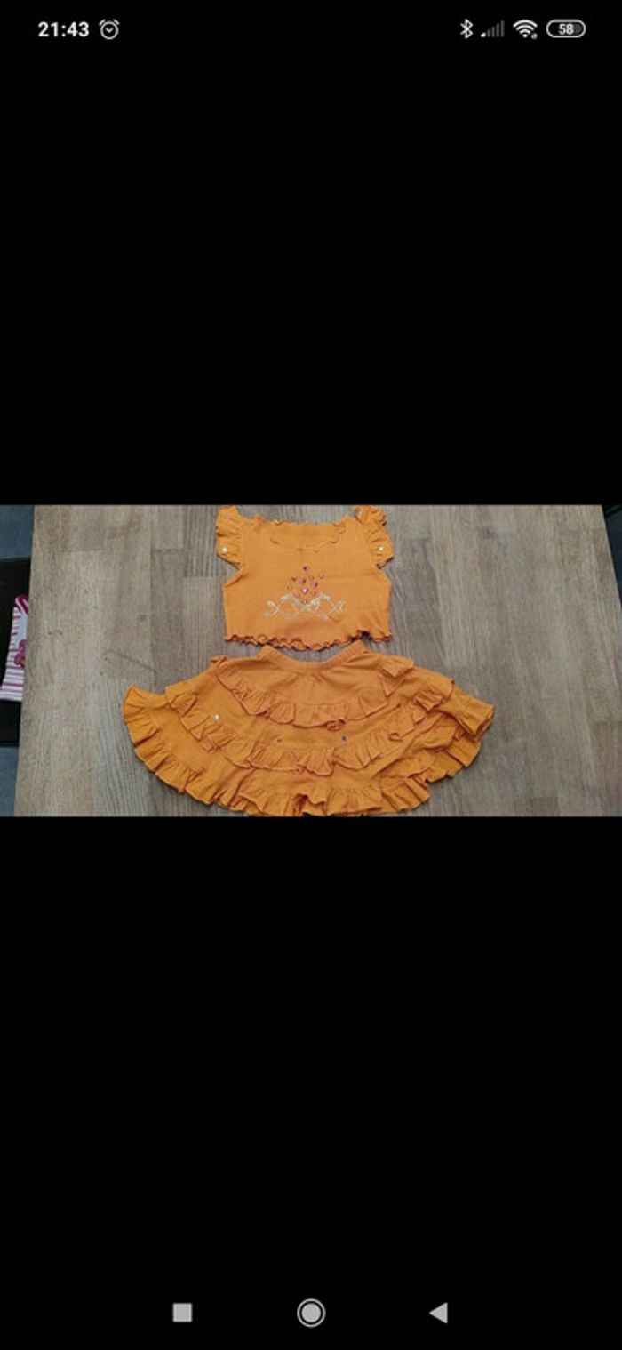 Ensemble jupe et tee-shirt orange 2 ans