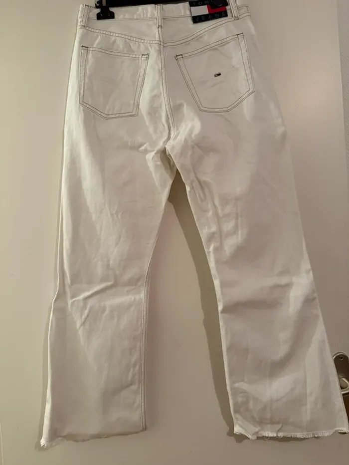 Jean droit  blanc en très bon état taille 38 tommy Hilfiger - photo numéro 2