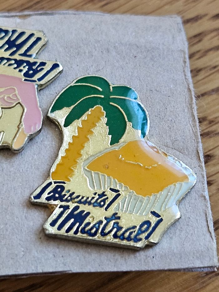 Lot de pin’s Biscuits Mistral - photo numéro 3