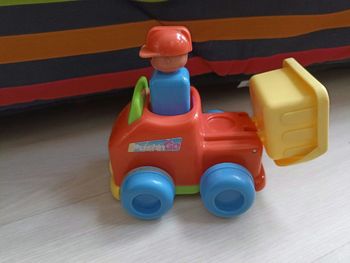 Tracteur appuie, il avance seul