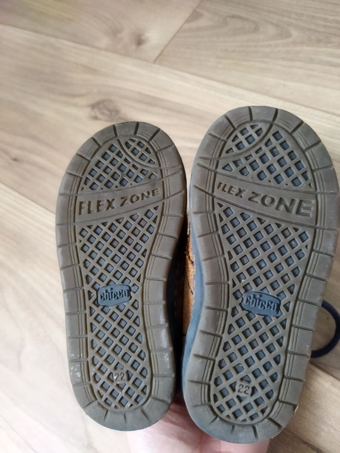 Chaussures Chicco pointure 22 - photo numéro 4