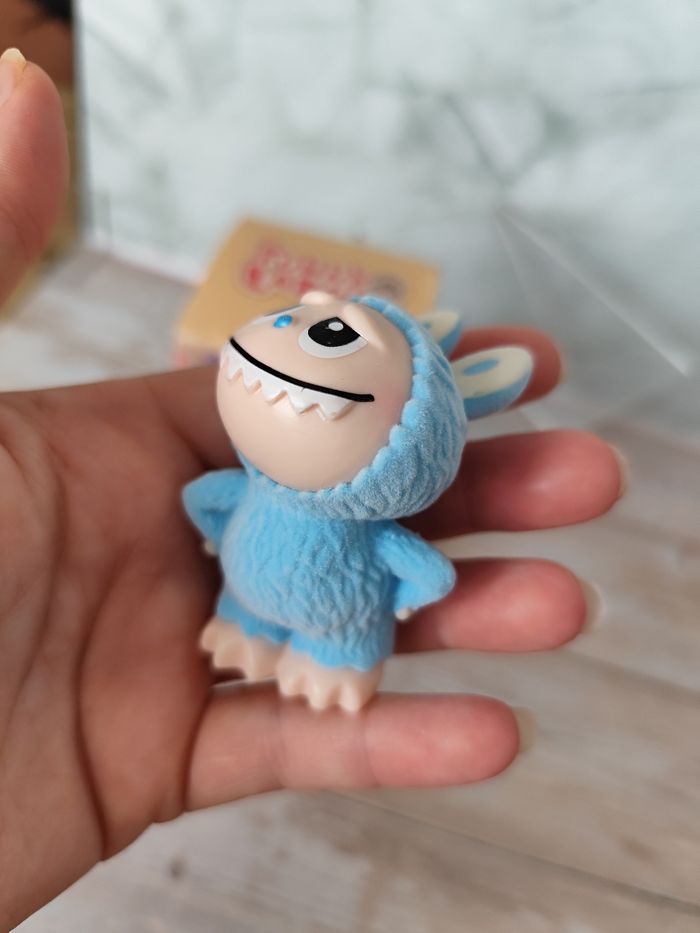 grosse figurine labubu fluffy bleu - photo numéro 2