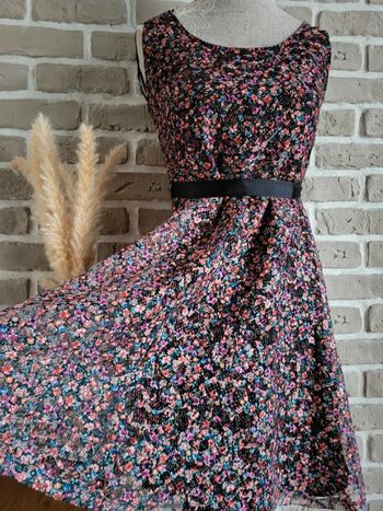 Robe en dentelle fleurie style liberty avec ceinture Cache Cache