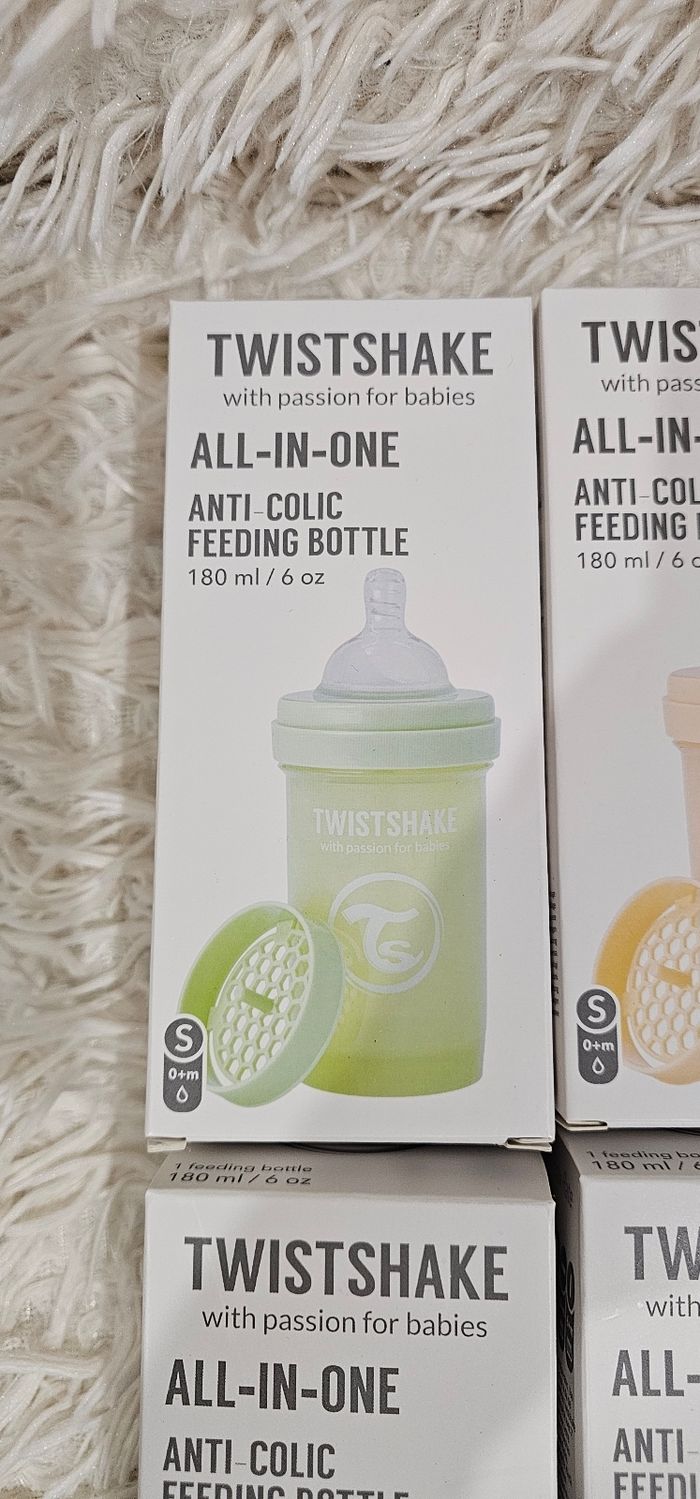 Lot de 4 biberons anticoliques Twistshake neufs - photo numéro 2