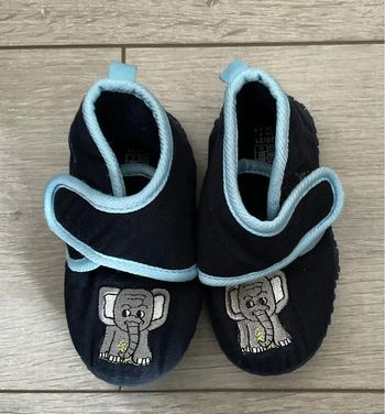 Chaussons à scratch Éléphant 20/21 état neuf
