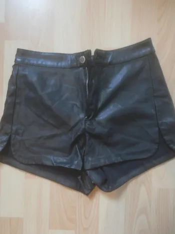 Short en cuir