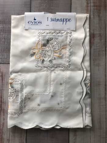 Surnappe de Noël neuve 85x85 cm