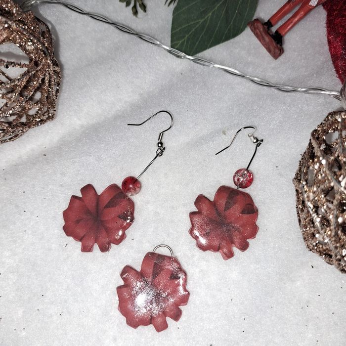 Boucles d'oreilles pendante avec pendentif rouge - photo numéro 7
