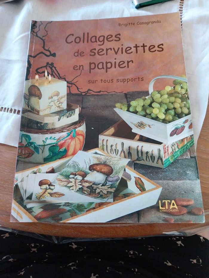 Collages de serviettes en papier