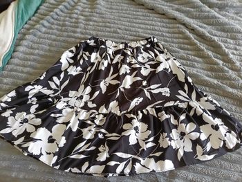 Jupe noir fleurs blanches 1XL