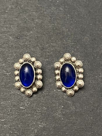 Jolie paire de boucles d’oreilles en argent massif avec pierre bleue femme TBE